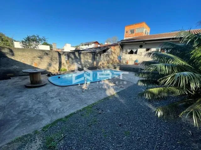 Imagem: Casa com Piscina no Bairro Passo Manso