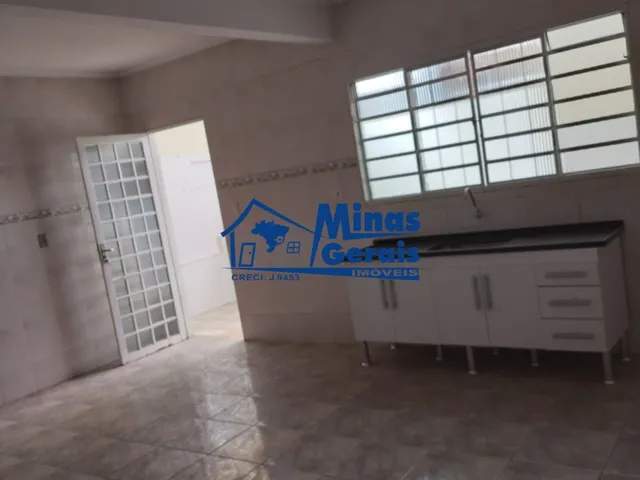Imagem 15: Sobrado à Venda no Sul de Minas - 3 Dormitórios - Garagem e Portão Automático