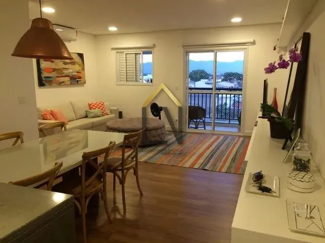 Imagem: O apartamento possui 2 Dormitórios, 1 Suíte, 2 Banheiros,