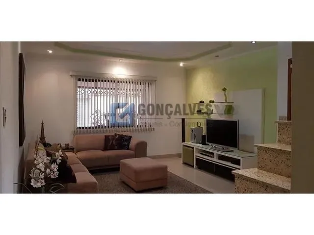 Imagem: A casa possui 3 Dormitórios, 1 Suíte, 3 Banheiros, 2
