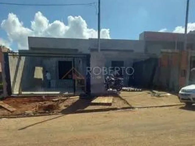 Imagem: A casa possui 3 Dormitórios, 1 Suíte, 2 Banheiros, 2