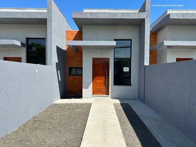 Imagem: A casa possui 2 Dormitórios, 1 Banheiro, 2 Vagas na