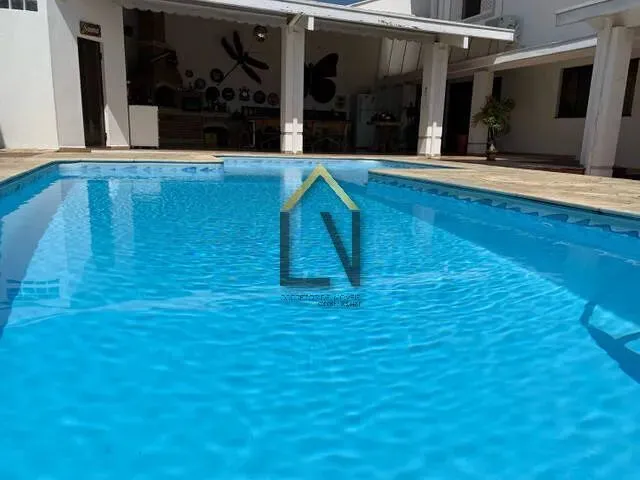 Imagem: A casa em condomínio possui 3 Dormitórios, 3 Suítes, 5