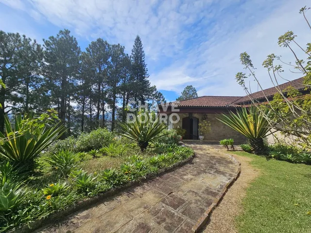 Imagem 2: Viva o Luxo com Vistas Deslumbrantes: Propriedade Única de 733m² em Teresópolis