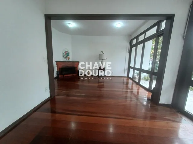 Imagem 2: Casa em Condomínio com 4 Quartos (2 suítes) no Alto, Teresópolis