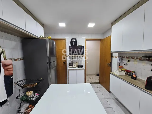 Imagem 5: ALUGUEL - Apartamento de 2 Quartos (sendo 1 suíte com varanda) + Dependência e 1 Vaga