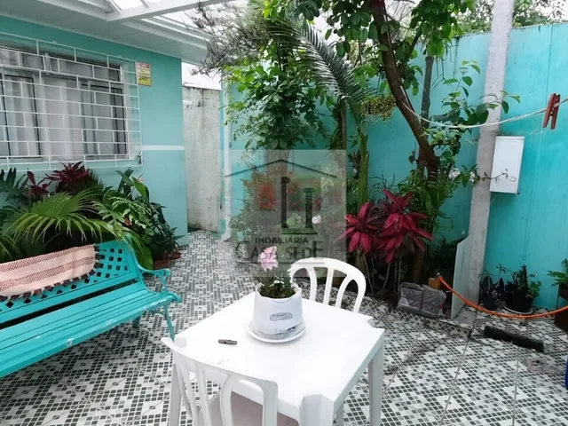 Imagem: A casa possui 3 Dormitórios, 1 Banheiro, 1 Vaga na