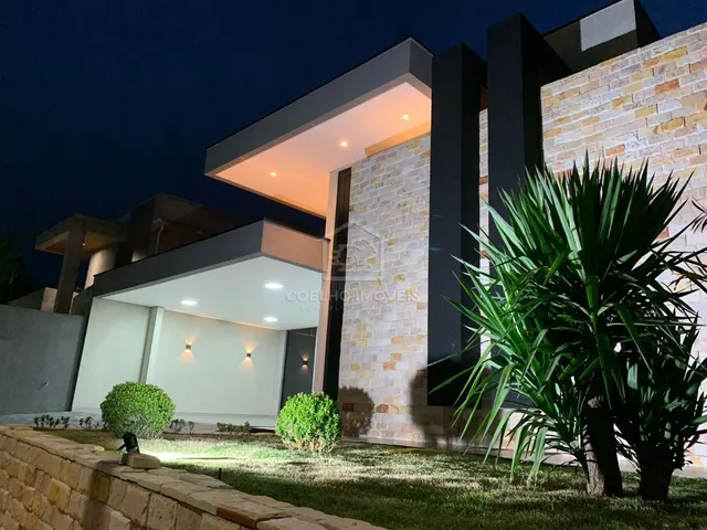Imagem: A casa possui 3 Dormitórios, 3 Suítes, 5 Banheiros, 2