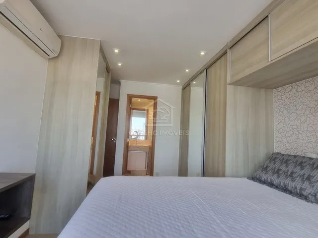 Imagem 2: Quadra 206 Apartamento duplex de 80m² com 2 suítes e 2 vagas, reformado e com vista