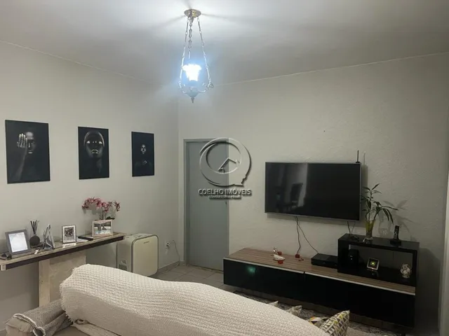 Imagem 5: OPORTUNIDADE: CASA COM 4 QUARTOS, SENDO 1 SUÍTE, AMPLA ÁREA VERDE E ÁRVORES