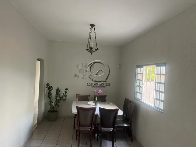Imagem 10: OPORTUNIDADE: CASA COM 4 QUARTOS, SENDO 1 SUÍTE, AMPLA ÁREA VERDE E ÁRVORES