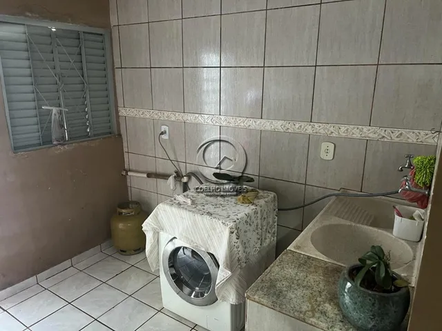 Imagem 12: OPORTUNIDADE: CASA COM 4 QUARTOS, SENDO 1 SUÍTE, AMPLA ÁREA VERDE E ÁRVORES