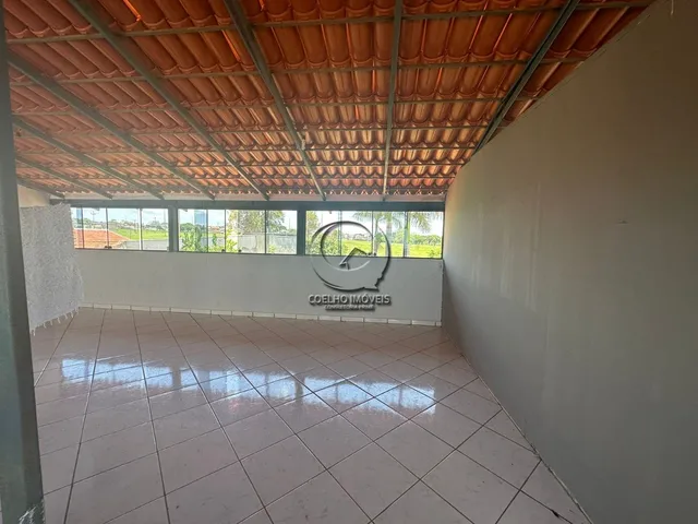 Imagem 16: OPORTUNIDADE: CASA COM 4 QUARTOS, SENDO 1 SUÍTE, AMPLA ÁREA VERDE E ÁRVORES