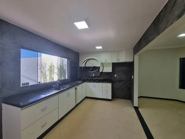 Imagem 15: CASA MARAVILHOSA MUITO ESPAÇOSA E BEM DIVIDIDA COM 03 QUARTOS 02 SUÍTES COM SACADA E