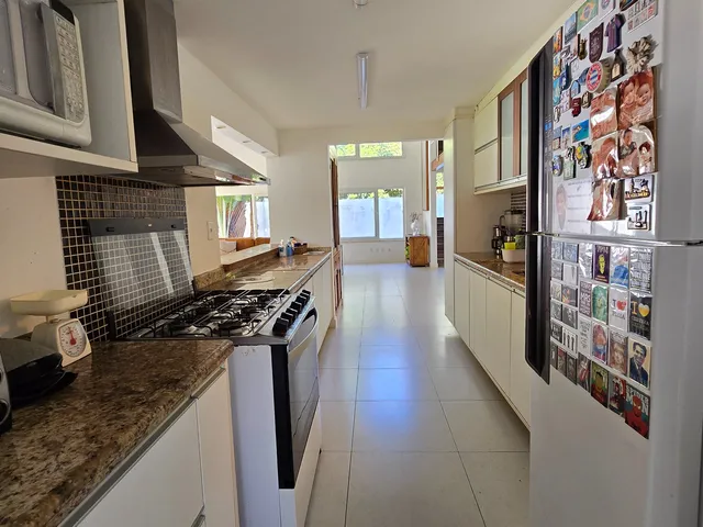 Imagem 14: Maravilhosa casa Duplex, 4 suítes, Área verde ampla, Árvores Frutíferas, integrada
