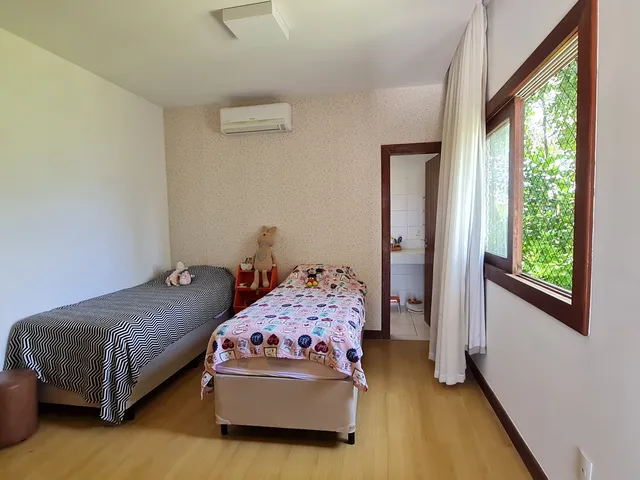 Imagem 9: Casa dos sonhos com 5 suítes, Combinação harmoniosa de natureza e conforto moderno