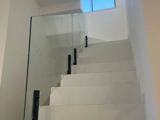 Imagem 13: Excelente casa duplex, 4/4 sendo 1 suíte master, 4 banheiros , casa nova, infra, 2