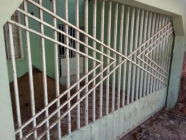 Imagem: A casa possui 1 Dormitório, 1 Banheiro, 1 Vaga na garagem,