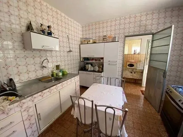 Imagem: Casa com Três Quartos, Banheiro, Garagem