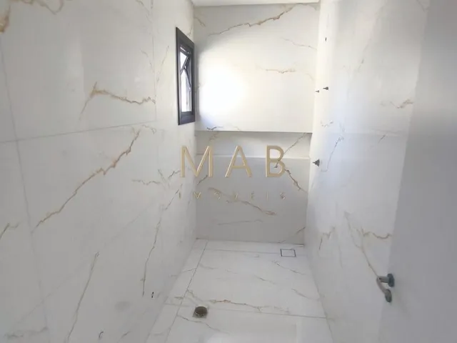 Imagem 16: Imperdível casa à venda em Florianópolis-SC, 3 suítes sendo uma master, sala estar