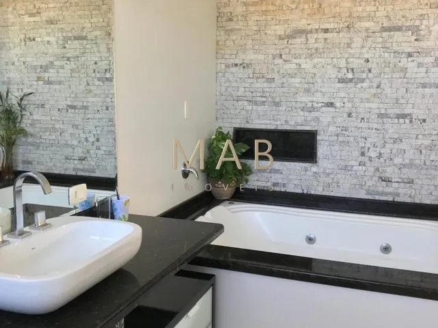 Imagem 12: Imperdível Casa à Venda: 4 Quartos, 4 Suítes, 1 Sala, 5 Banheiros, 3 Vagas de Garagem