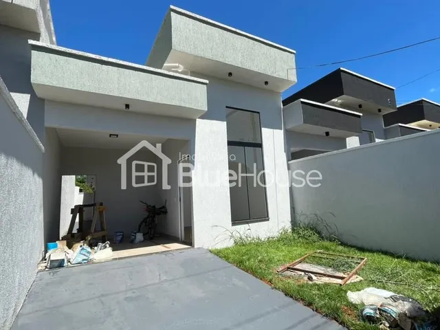 Imagem: A casa possui 2 Dormitórios, 2 Banheiros, 1 Vaga na
