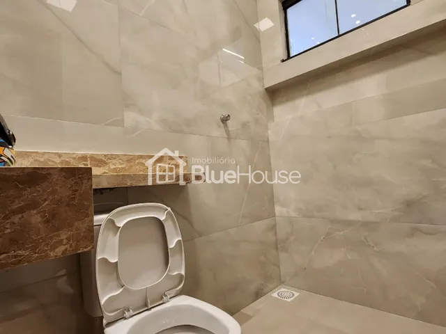 Imagem 2: Casa de 3 Quartos sendo 1 suíte master com closet em acabamento Premium no Vila Oliveira