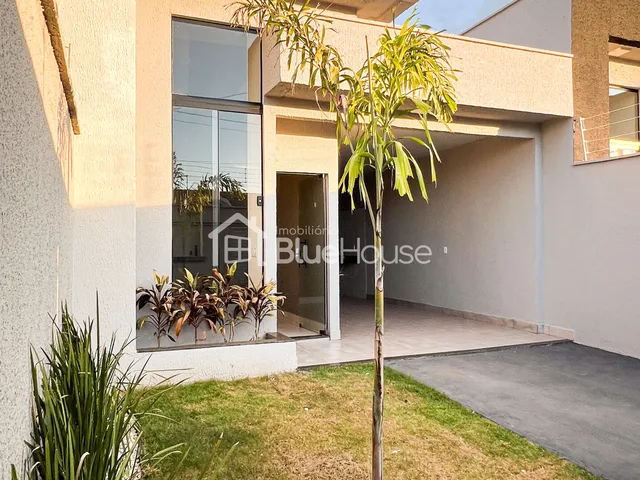 Imagem: A casa possui 6 Dormitórios, 1 Suíte, 2 Banheiros, 2