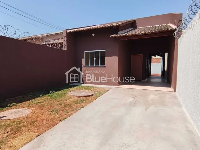 Imagem: A casa possui 2 Dormitórios, 1 Suíte, 2 Banheiros, 2