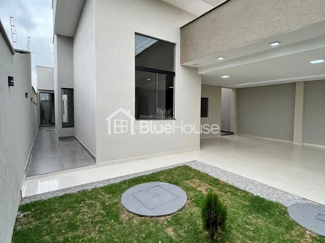 Imagem: A casa possui 3 Dormitórios, 1 Suíte, 2 Banheiros, 2 Vagas