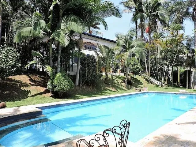 Imagem: A casa possui 5 Dormitórios, 2 Suítes, 5 Banheiros, 5