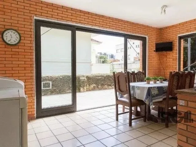 Imagem: Sobrado com 03 Dormitórios, Um com Suíte