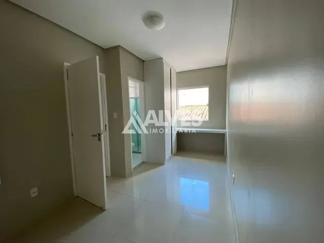 Imagem 8: Casa com 3 Suítes no Bairro Sim