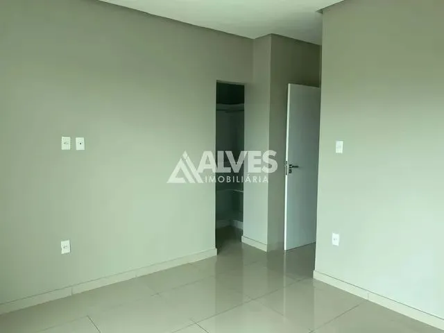 Imagem 9: Casa com 3 Suítes no Bairro Sim