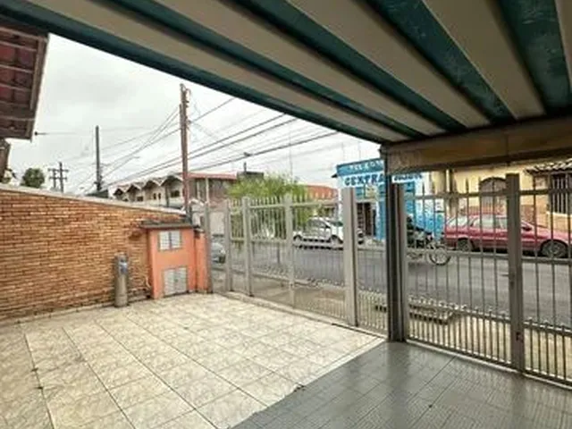 Imagem: A casa possui 3 Dormitórios, 3 Banheiros, 4 Vagas na