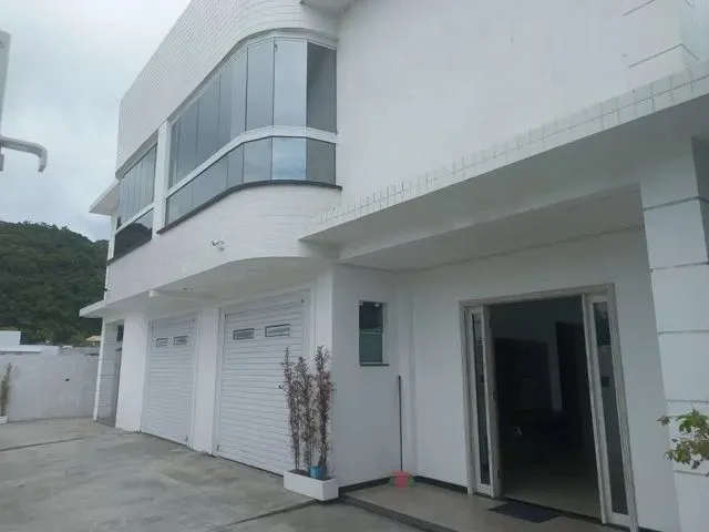 Imagem: Casa com 280M² e 6 Dormitórios no Bairro