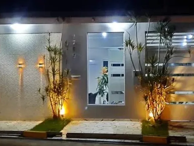 Imagem: A casa possui 2 Dormitórios, 2 Banheiros, 3 Vagas na