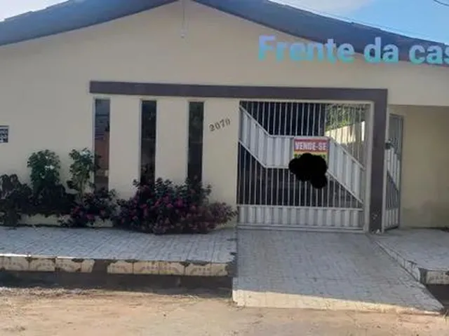Imagem: A casa possui 4 Dormitórios, 2 Suítes, 3 Banheiros, 2