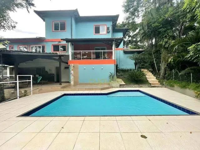 Imagem: Casa com 5 Dormitórios À Venda, 242 M²