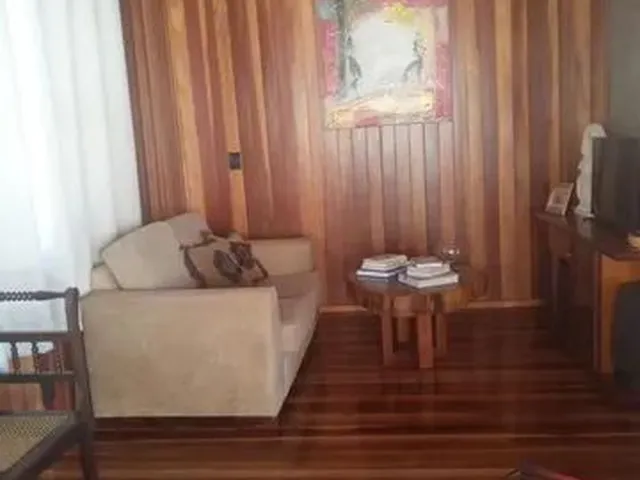 Imagem: A casa possui 2 Dormitórios, 2 Banheiros, 2 Vagas na