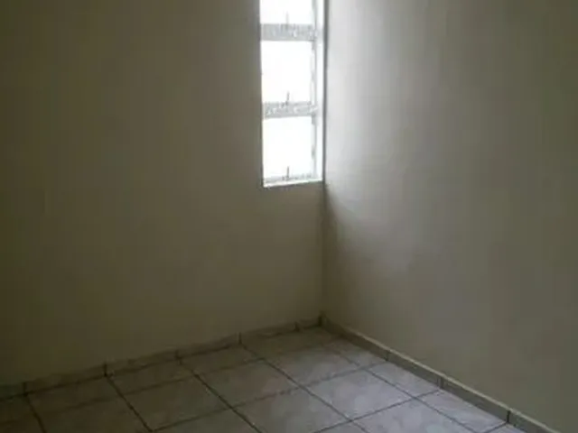 Imagem: A casa possui 4 Dormitórios, 1 Banheiro, 3 Vagas na garagem