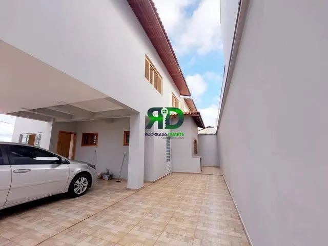 Imagem 14: Casa com Piscina em Bairro Nobre