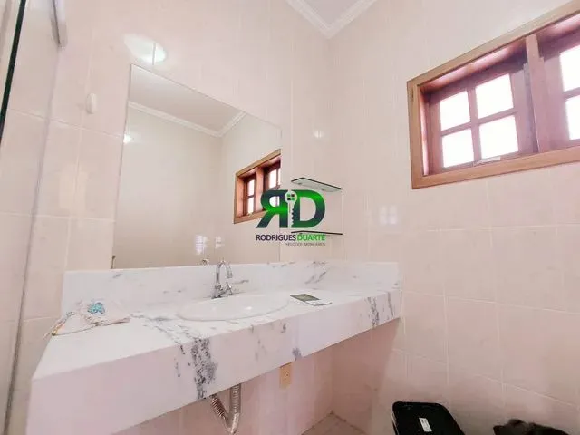 Imagem 16: Casa com Piscina em Bairro Nobre