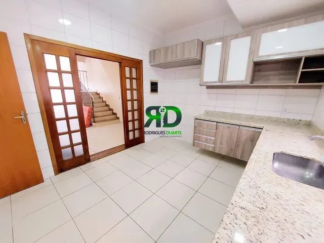 Imagem 8: Casa com Piscina em Bairro Nobre