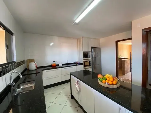 Imagem: Casa Semi Mobiliada - 4 Quartos e 3 Banheiros