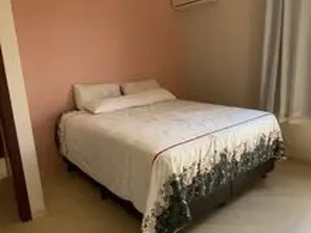 Imagem 2: Casa Semi Mobiliada - 4 Quartos e 3 Banheiros