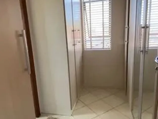 Imagem 4: Casa Semi Mobiliada - 4 Quartos e 3 Banheiros