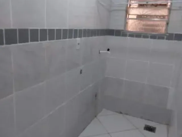 Imagem: O apartamento possui 2 Dormitórios, 1 Banheiro, 1 Vaga na