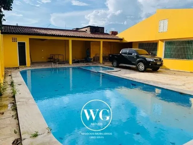 Imagem: Casa de 800M² com 04 Quartos e Piscina