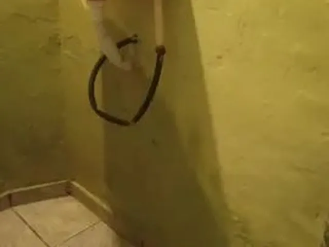 Imagem: A casa possui 2 Dormitórios, 1 Banheiro e está localizado